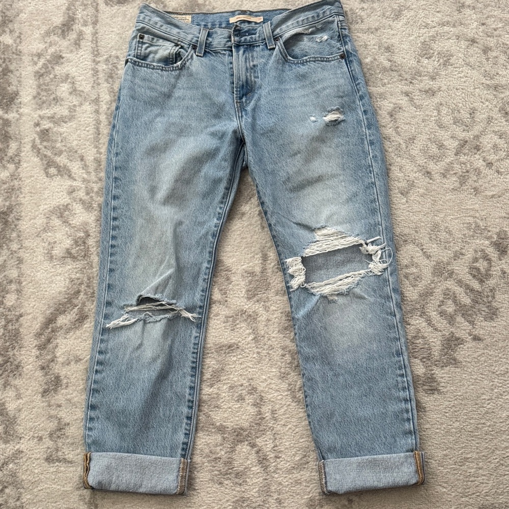Levi’s Middy Straight Distressed Women's Jeans